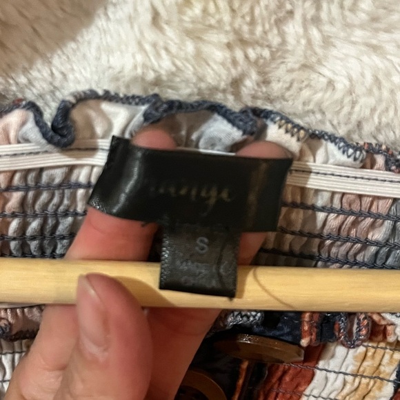 Adorable off the shoulder top - Picture 2 of 4